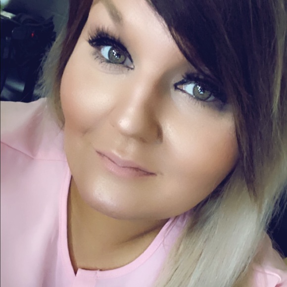 Meet your Posher, Julia - Picture 3 of 4